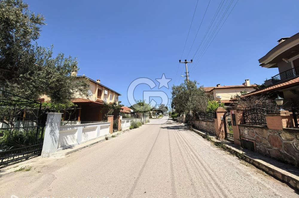 AYVALIK'TA DENİZE 30MT CUNDA'YA 2KM MESAFEDE 3+1 SATILIK VİLLA
