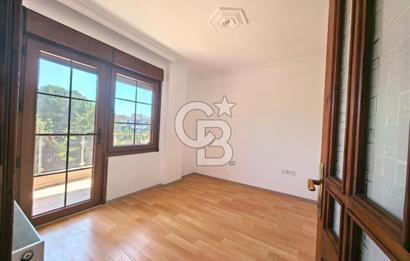 AYVALIK'TA DENİZE 30MT CUNDA'YA 2KM MESAFEDE 3+1 SATILIK VİLLA