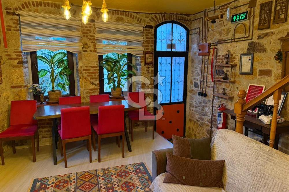 AYVALIK MACARON MAHALLESİNDE TARİHİ RUHUYLA RUHSATLI KONUK EVİ