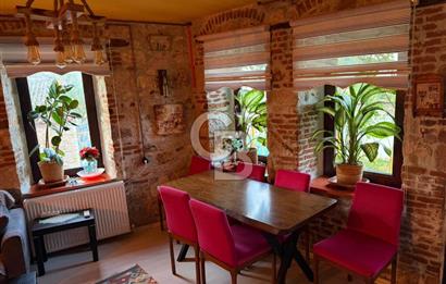 AYVALIK MACARON MAHALLESİNDE TARİHİ RUHUYLA RUHSATLI KONUK EVİ