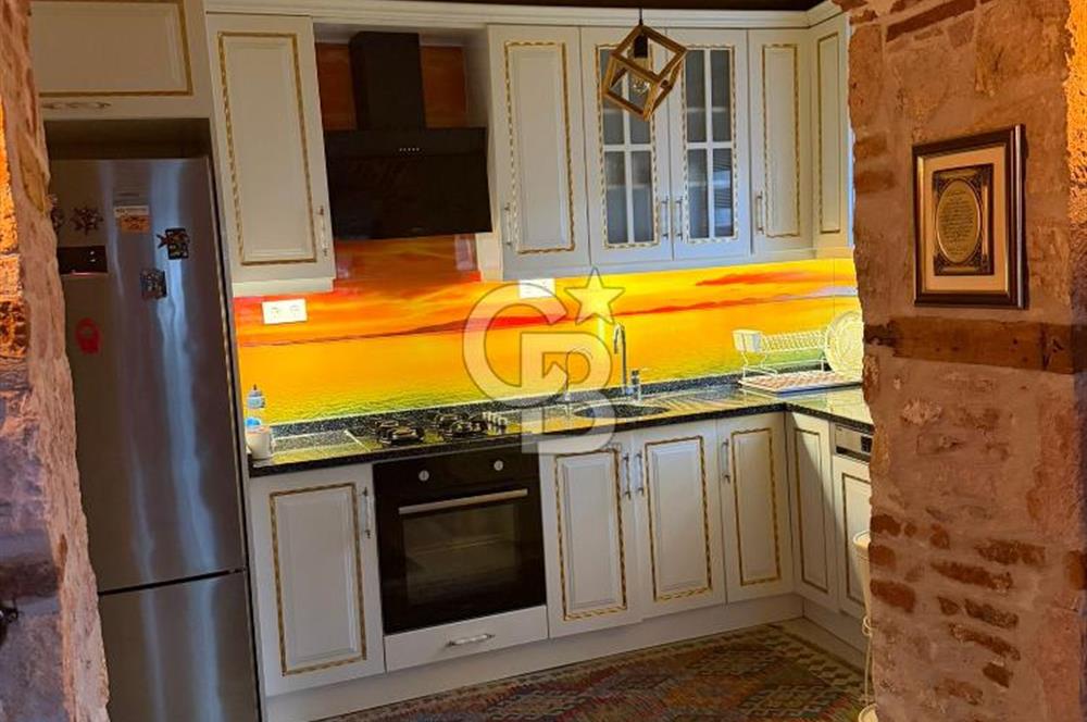 AYVALIK MACARON MAHALLESİNDE TARİHİ RUHUYLA RUHSATLI KONUK EVİ