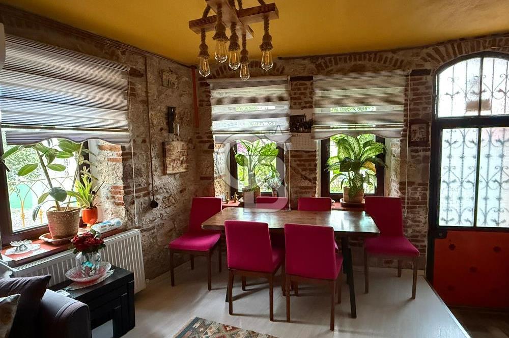 AYVALIK MACARON MAHALLESİNDE TARİHİ RUHUYLA RUHSATLI KONUK EVİ