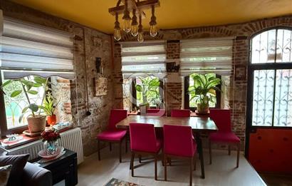 AYVALIK MACARON MAHALLESİNDE TARİHİ RUHUYLA RUHSATLI KONUK EVİ