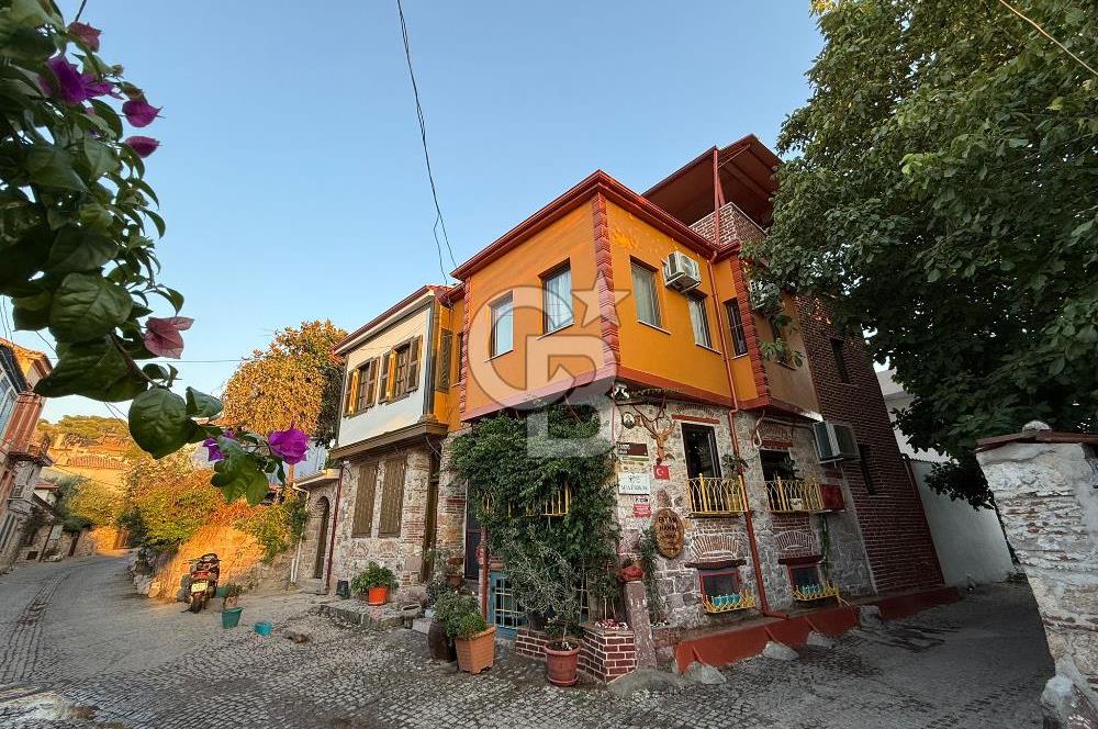 AYVALIK MACARON MAHALLESİNDE TARİHİ RUHUYLA RUHSATLI KONUK EVİ