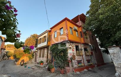 AYVALIK MACARON MAHALLESİNDE TARİHİ RUHUYLA RUHSATLI KONUK EVİ