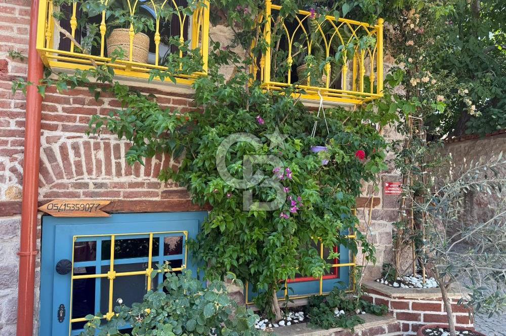 AYVALIK MACARON MAHALLESİNDE TARİHİ RUHUYLA RUHSATLI KONUK EVİ