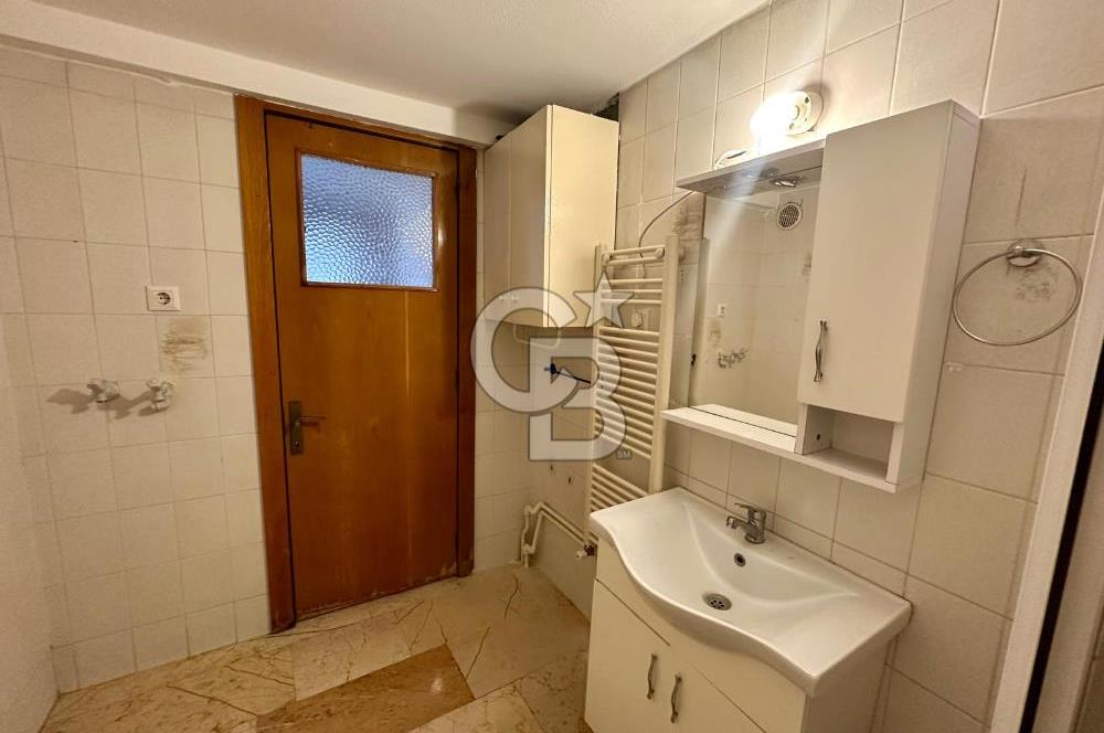 Bostanlı Merkezi Lokasyonda Sahile Yakın 3+1 Satılık Daire