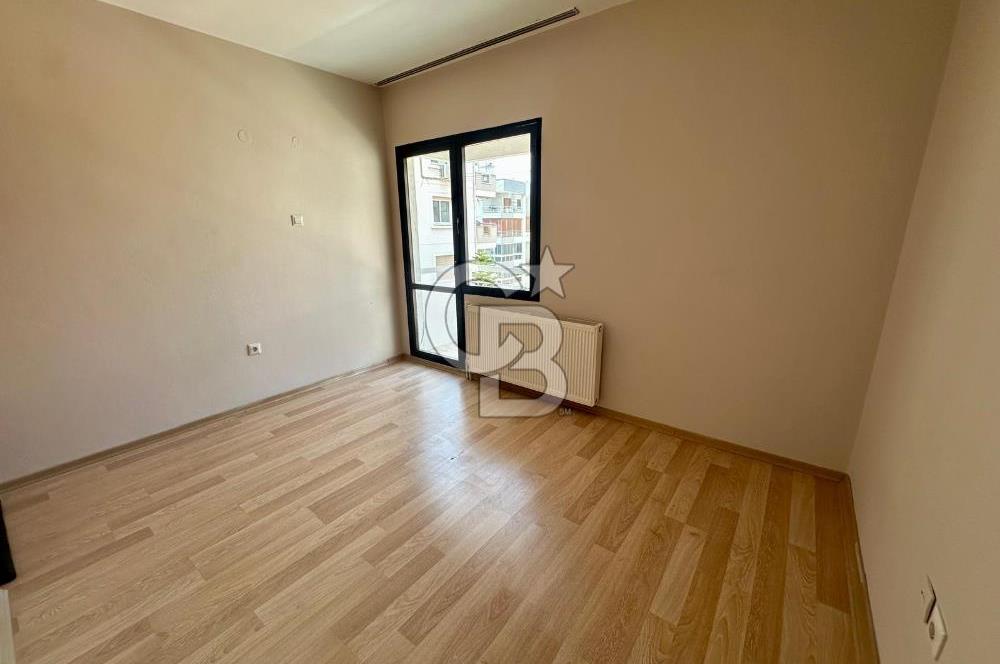 Bostanlı Merkezi Lokasyonda Sahile Yakın 3+1 Satılık Daire