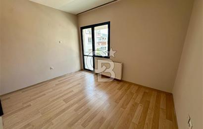 Bostanlı Merkezi Lokasyonda Sahile Yakın 3+1 Satılık Daire