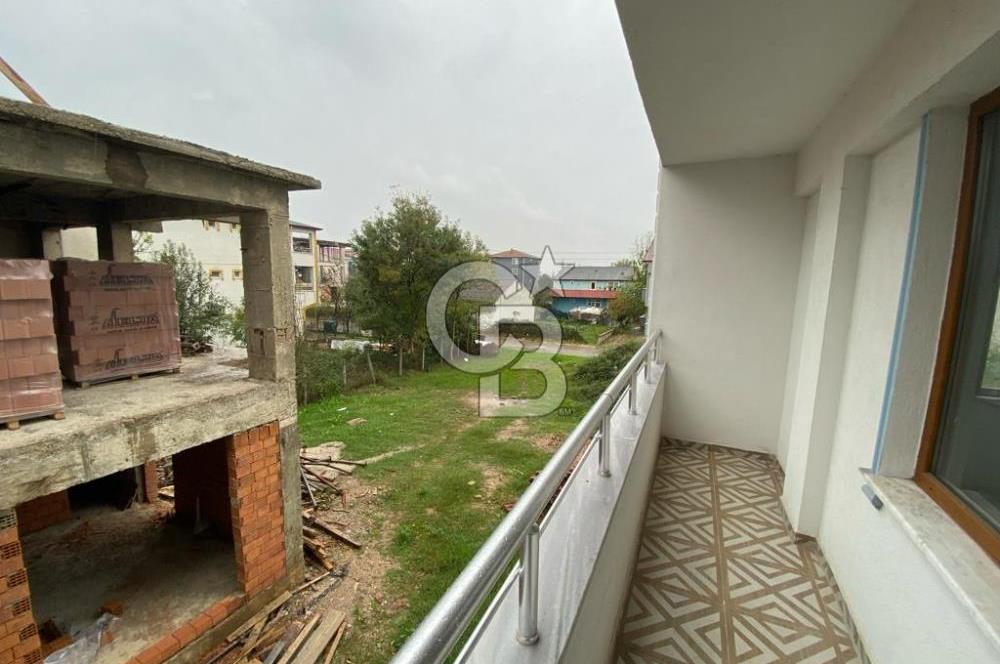 İZMİT ÇARŞI MERKEZ'DE ARA KAT 3+1 İÇİ YAPILI SATILIK DAİRE