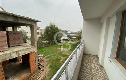 İZMİT ÇARŞI MERKEZ'DE ARA KAT 3+1 İÇİ YAPILI SATILIK DAİRE