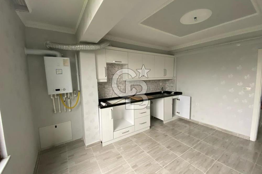 İZMİT ÇARŞI MERKEZ'DE ARA KAT 3+1 İÇİ YAPILI SATILIK DAİRE