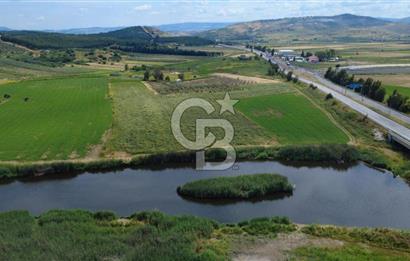 YALI MAHALLESİ ADACIK MEVKİNDE 7358m2 TEK TAPU YOLA CEPHE