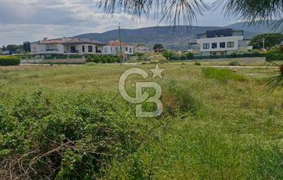 Mordoğan Merkez'de Önü Kapanmaz 300m² Köşe Villa Parseli