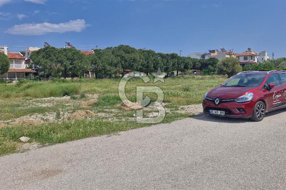Mordoğan Merkez'de Önü Kapanmaz 300m² Köşe Villa Parseli