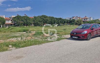 Mordoğan Merkez'de Önü Kapanmaz 300m² Köşe Villa Parseli