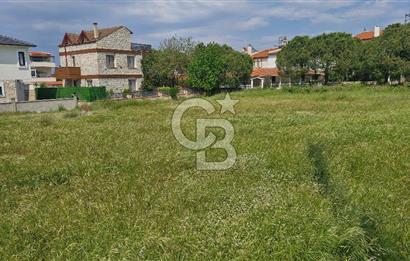 Mordoğan Merkez'de Önü Kapanmaz 300m² Köşe Villa Parseli