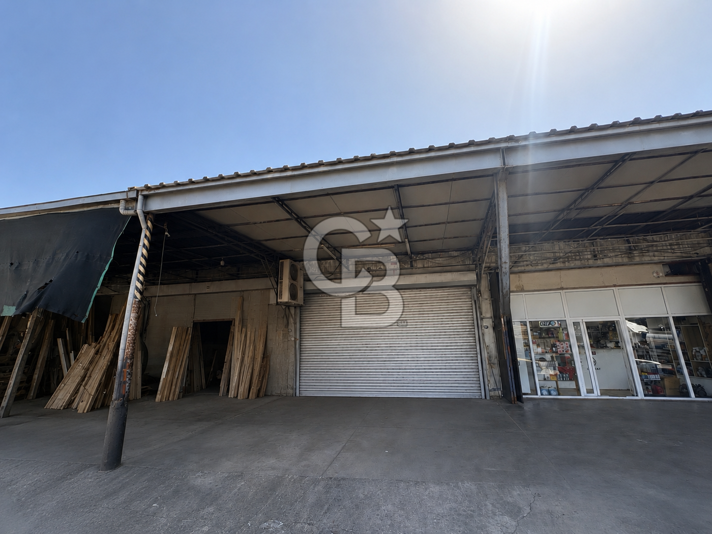 Bornova 5. Sanayi Satılık 300 m2 Dükkan