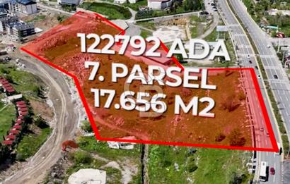 İNCEK'İN KALBİNDE EMSALSİZ KONUMDA CADDE CEPHELİ ARSA
