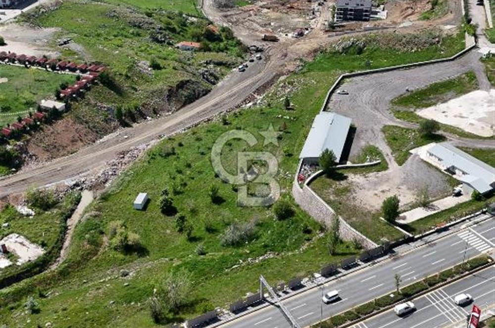 İNCEK'İN KALBİNDE EMSALSİZ KONUMDA CADDE CEPHELİ ARSA
