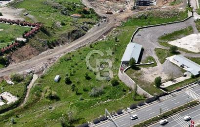 İNCEK'İN KALBİNDE EMSALSİZ KONUMDA CADDE CEPHELİ ARSA
