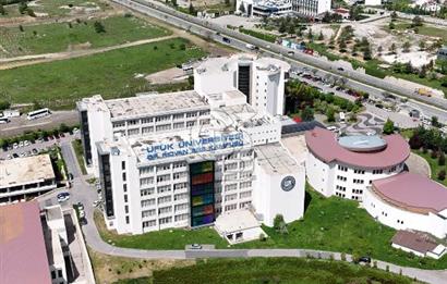 İNCEK'İN KALBİNDE EMSALSİZ KONUMDA CADDE CEPHELİ ARSA
