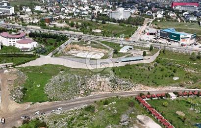 İNCEK'İN KALBİNDE EMSALSİZ KONUMDA CADDE CEPHELİ ARSA