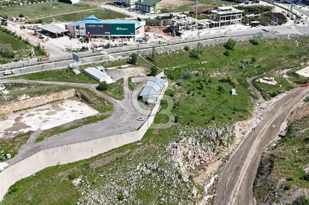 İNCEK'İN KALBİNDE EMSALSİZ KONUMDA CADDE CEPHELİ ARSA