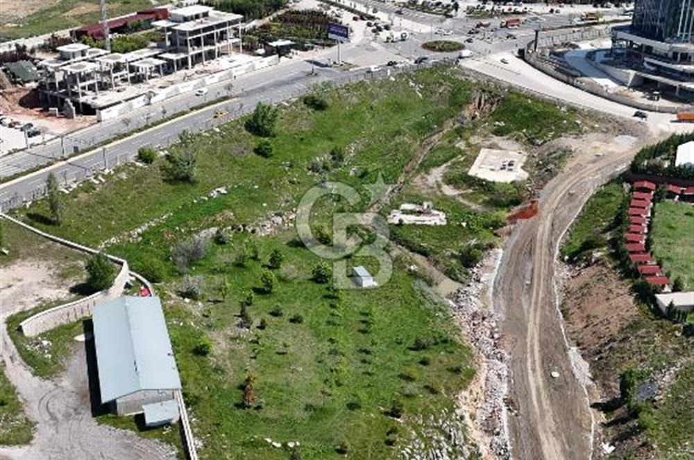 İNCEK'İN KALBİNDE EMSALSİZ KONUMDA CADDE CEPHELİ ARSA