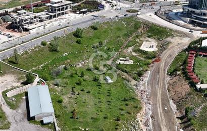 İNCEK'İN KALBİNDE EMSALSİZ KONUMDA CADDE CEPHELİ ARSA