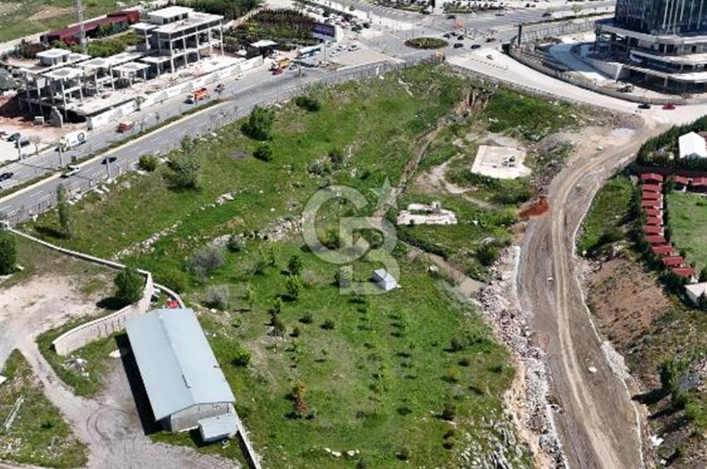İNCEK'İN KALBİNDE EMSALSİZ KONUMDA CADDE CEPHELİ ARSA