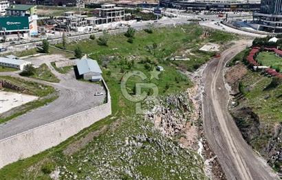 İNCEK'İN KALBİNDE EMSALSİZ KONUMDA CADDE CEPHELİ ARSA