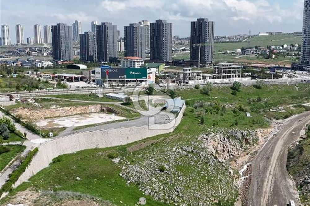 İNCEK'İN KALBİNDE EMSALSİZ KONUMDA CADDE CEPHELİ ARSA