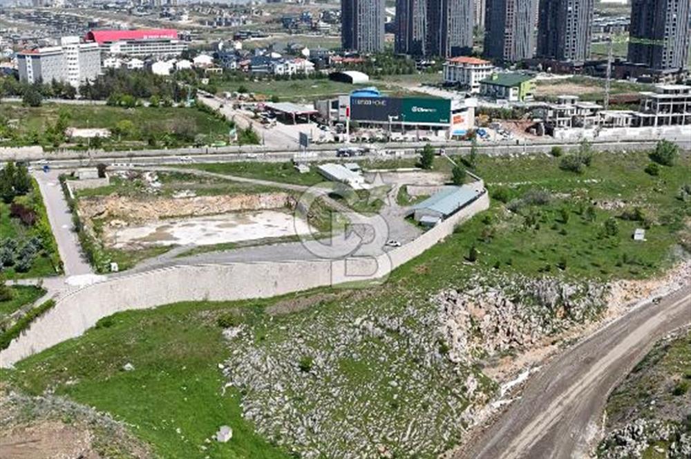 İNCEK'İN KALBİNDE EMSALSİZ KONUMDA CADDE CEPHELİ ARSA