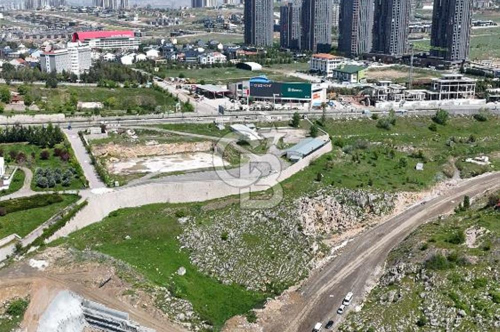 İNCEK'İN KALBİNDE EMSALSİZ KONUMDA CADDE CEPHELİ ARSA