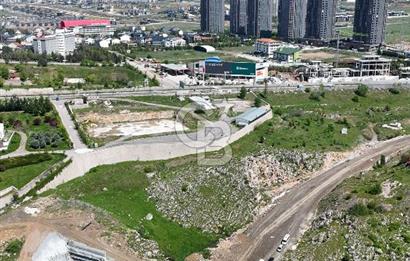 İNCEK'İN KALBİNDE EMSALSİZ KONUMDA CADDE CEPHELİ ARSA