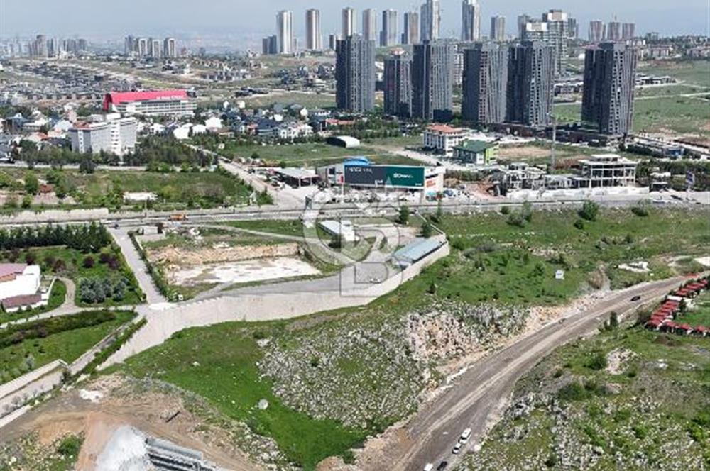 İNCEK'İN KALBİNDE EMSALSİZ KONUMDA CADDE CEPHELİ ARSA