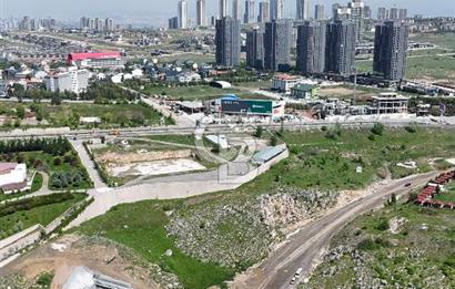 İNCEK'İN KALBİNDE EMSALSİZ KONUMDA CADDE CEPHELİ ARSA