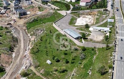 İNCEK'İN KALBİNDE EMSALSİZ KONUMDA CADDE CEPHELİ ARSA