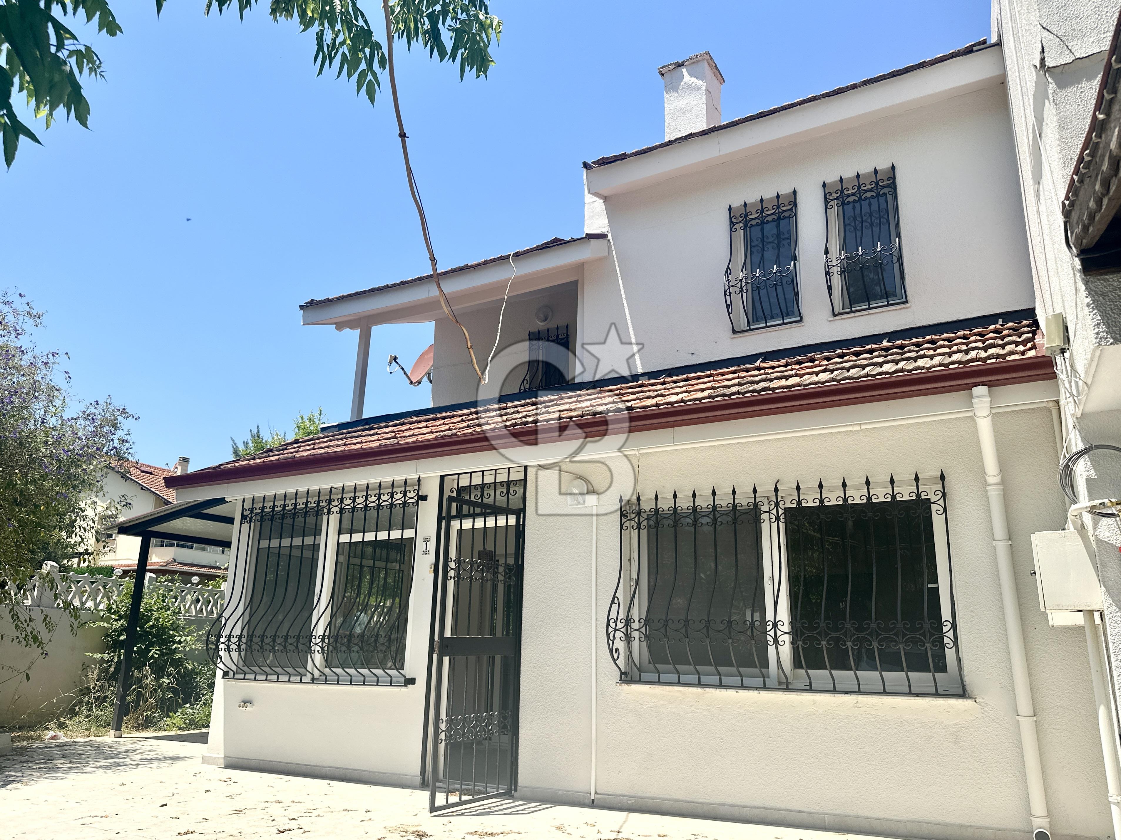 URLA İSKELE TAM MERKEZİNDE KİRALIK DENİZE 100MT 3+1 MÜSTAKİL EV