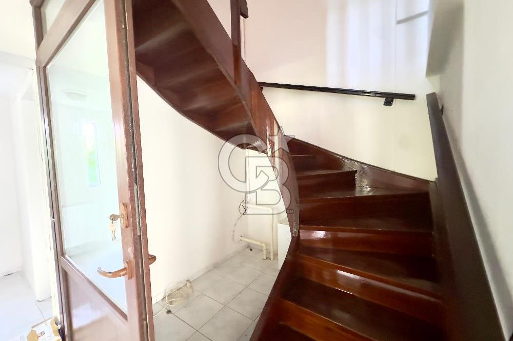 URLA İSKELE TAM MERKEZİNDE KİRALIK DENİZE 100MT 3+1 MÜSTAKİL EV
