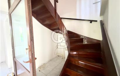 URLA İSKELE TAM MERKEZİNDE KİRALIK DENİZE 100MT 3+1 MÜSTAKİL EV