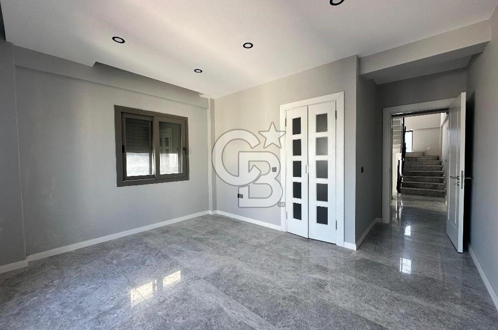 Sığacığın Kalbinde Marina Manzaralı 4+2 Villa