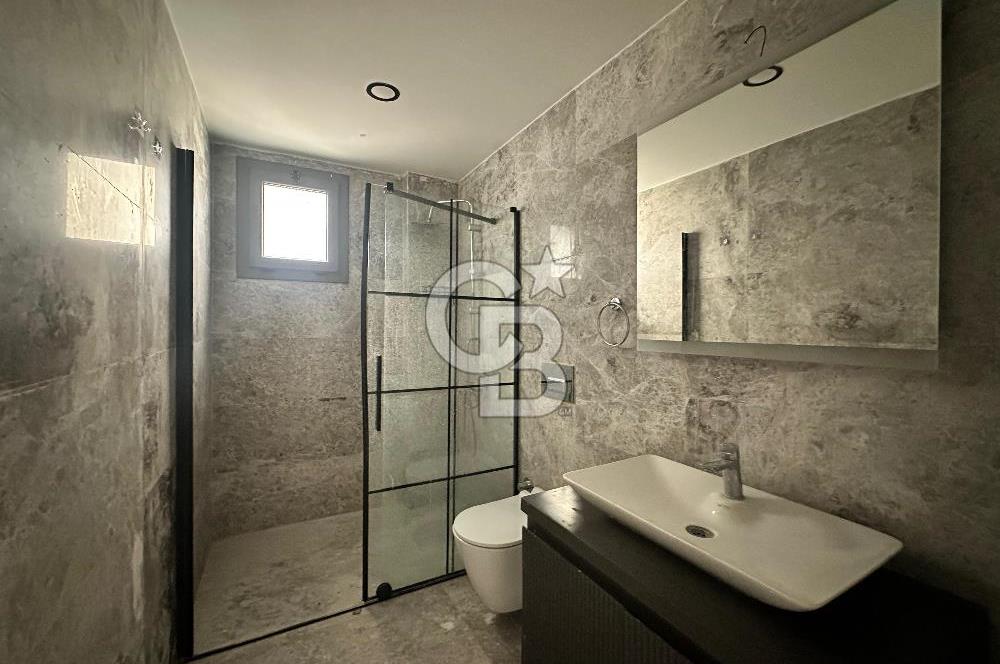 Sığacığın Kalbinde Marina Manzaralı 4+2 Villa