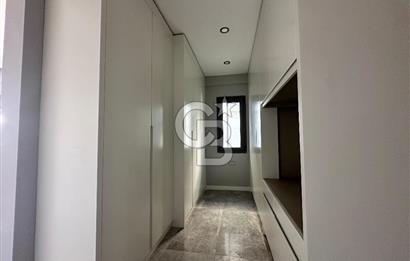 Sığacığın Kalbinde Marina Manzaralı 4+2 Villa