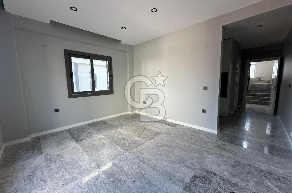 Sığacığın Kalbinde Marina Manzaralı 4+2 Villa