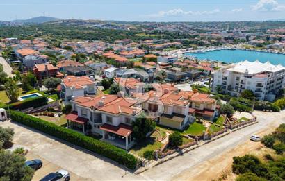 Çeşme Dalyan'da Deniz Manzaralı Satılık 4+2 Tripleks
