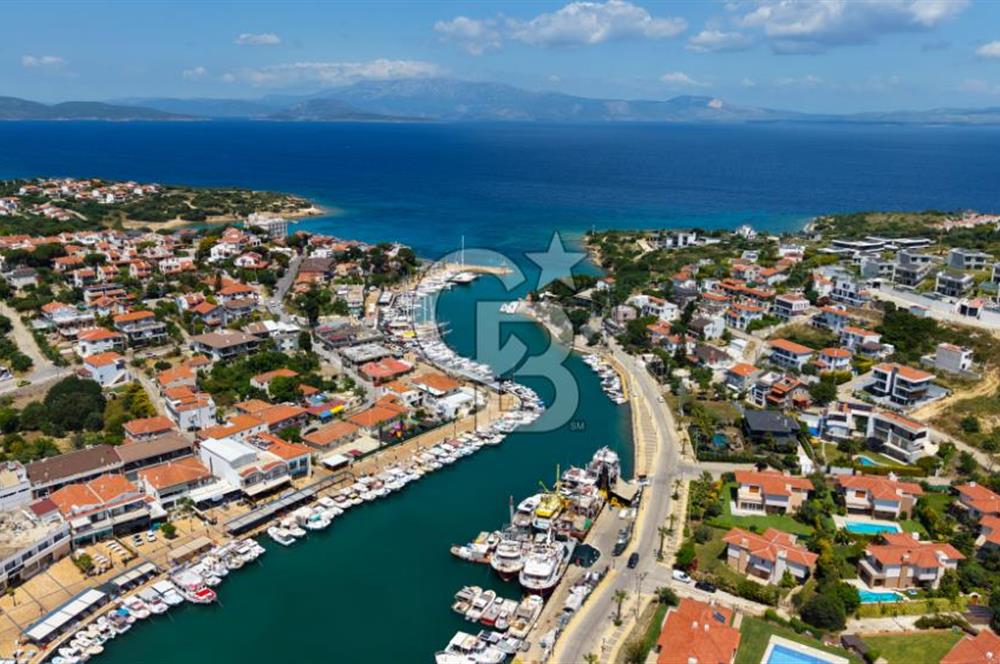 Çeşme Dalyan'da Deniz Manzaralı Satılık 4+2 Tripleks