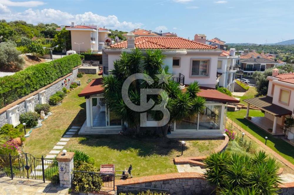 Çeşme Dalyan'da Deniz Manzaralı Satılık 4+2 Tripleks