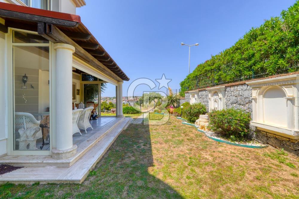 Çeşme Dalyan'da Deniz Manzaralı Satılık 4+2 Tripleks